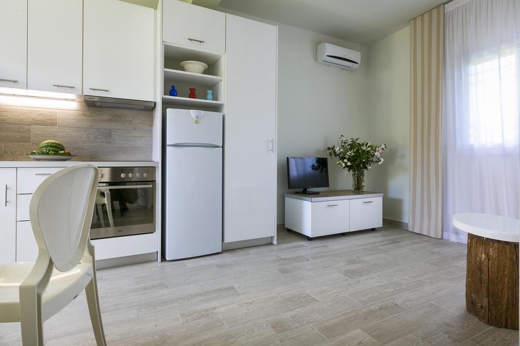 Olive Grove Studios & Apartments Свороната Экстерьер фото
