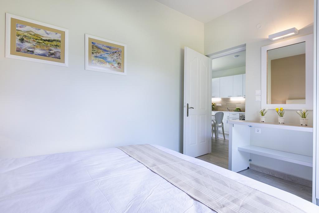 Olive Grove Studios & Apartments Свороната Экстерьер фото