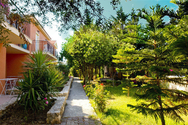 Olive Grove Studios & Apartments Свороната Экстерьер фото