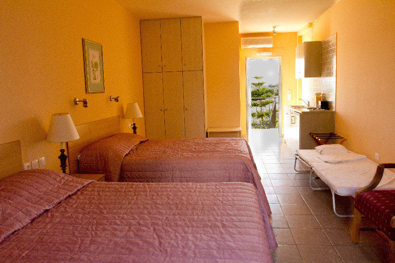 Olive Grove Studios & Apartments Свороната Экстерьер фото